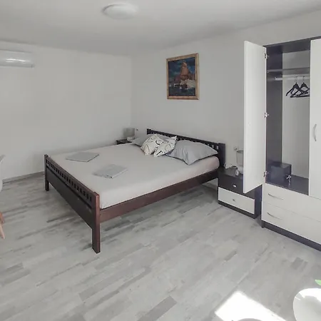Amazing In With Kitchenette Ljubitovica