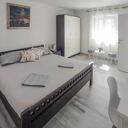 Amazing In With Kitchenette Ljubitovica
