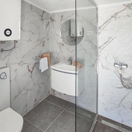 Amazing In With Kitchenette * Ljubitovica