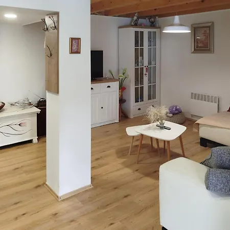 Amazing In With Kitchenette