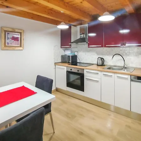 Dom wakacyjny Awesome Home In Ljubitovica