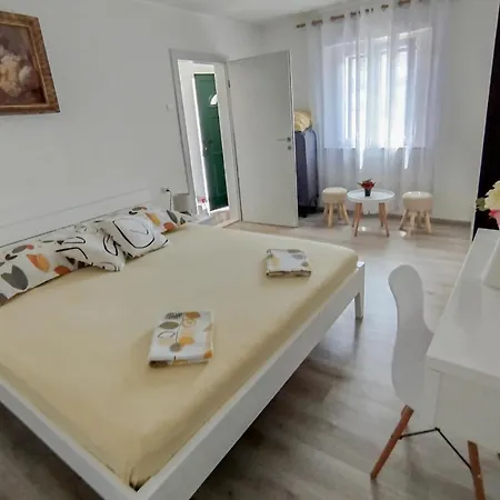 Vakantiehuis Amazing In With Kitchenette *