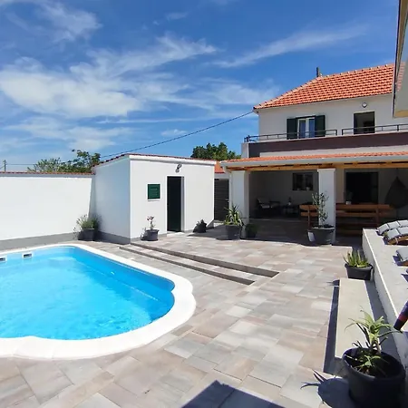 Vakantiehuis Amazing In With Kitchenette *