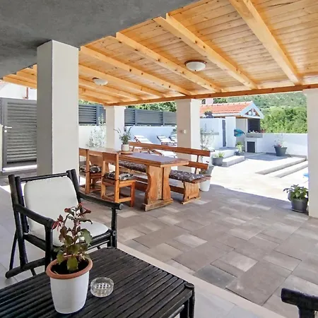 Amazing In With Kitchenette * Ljubitovica