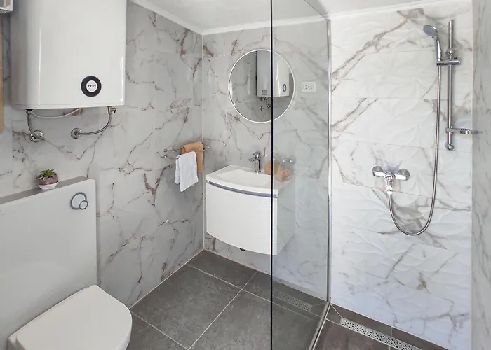 Awesome Home In Ljubitovica * Ljubitovica