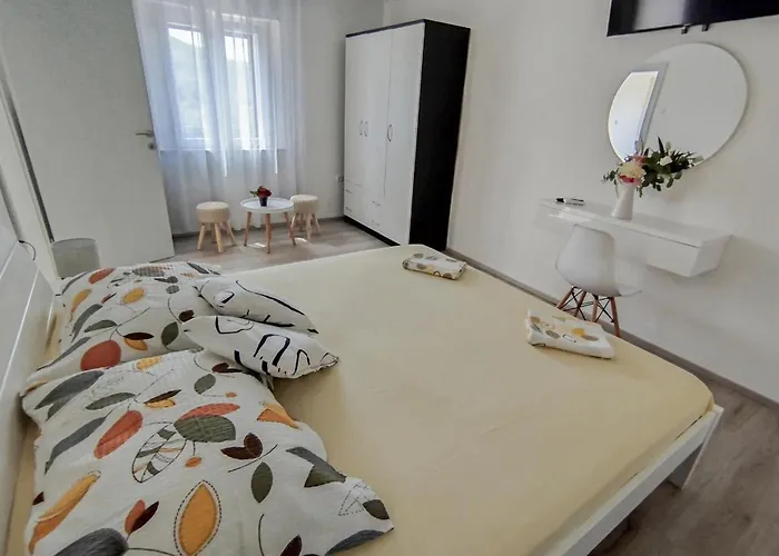 Awesome Home In Ljubitovica Dom wakacyjny Ljubitovica