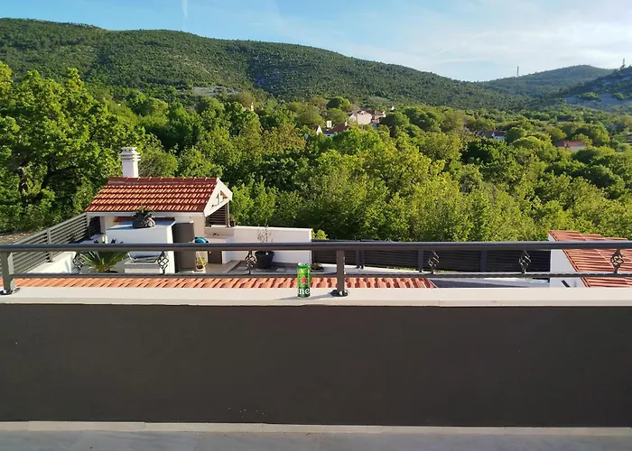 Awesome Home In Ljubitovica Ljubitovica
