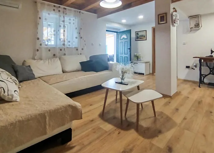 Dom wakacyjny Awesome Home In Ljubitovica
