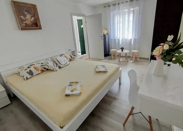 Dom wakacyjny Awesome Home In Ljubitovica *