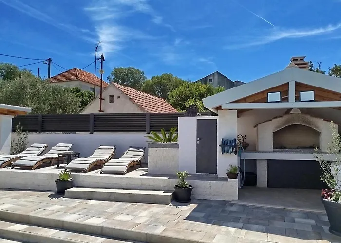 Awesome Home In Ljubitovica