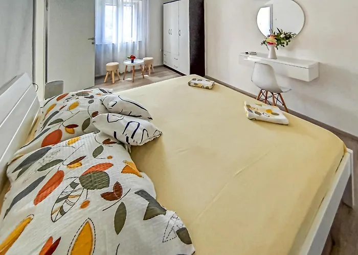 Dom wakacyjny Awesome Home In Ljubitovica *
