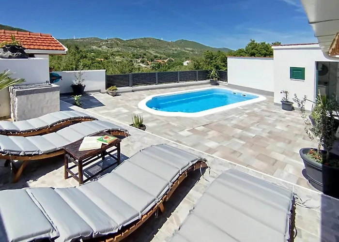 Awesome Home In Ljubitovica *